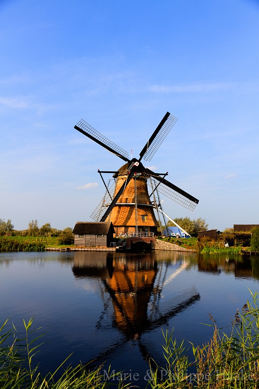 Moulin Kinderdijk 3526.jpg - Moulin de Kinderdijk, aux Pays-Bas. Ces moulins sont inscrits au patrimoine mondial de l'Unesco (septembre 2011)